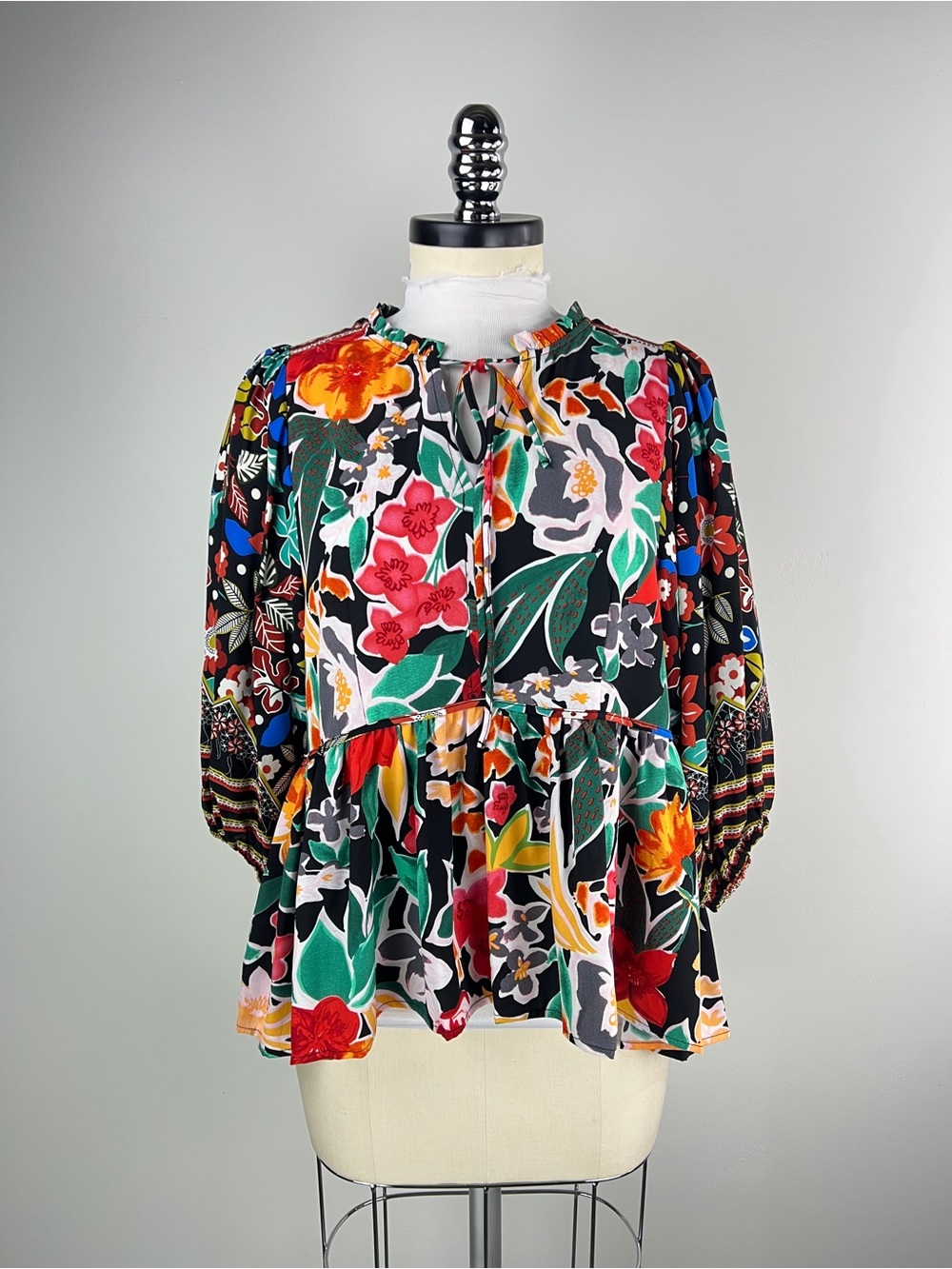 💚 3814. Floral Peplum Tie Front Blouse - Multicolor